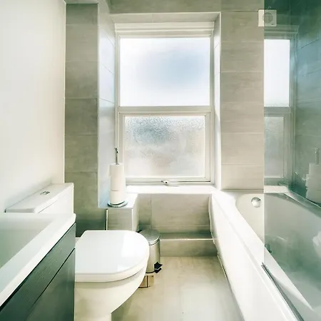 Two Bedroom By Brookland Serviced Short Lets With Free Wifi Apartman London