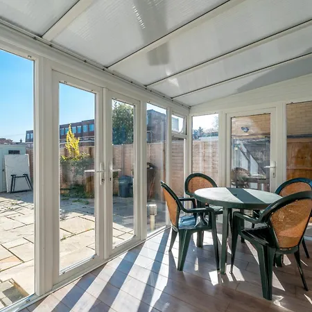 Beautiful In Greater London Holiday home