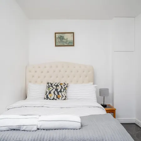 Beautiful In Greater London Holiday home Romford