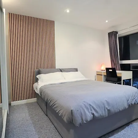 Canary Wharf 1-bedroom Apartment, Sleeps 3 - Prime Location Apartment London