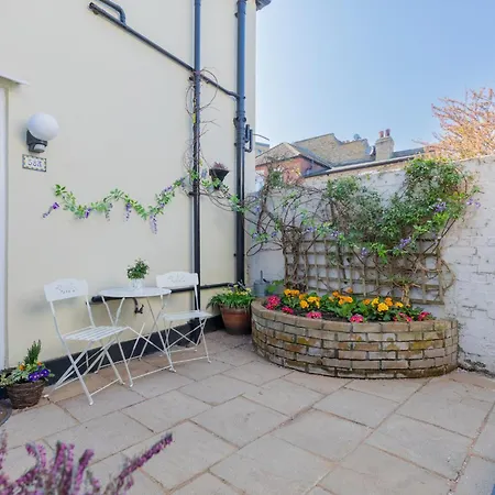 Idyllic 2bd Retreat By The River Thames Fulham *