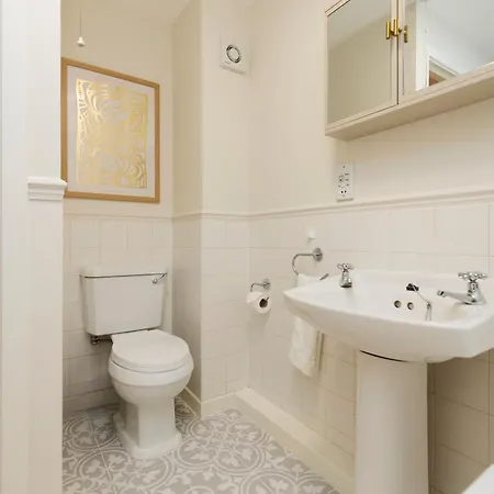 Chiswick Views & Space - Elegant 3bdr Duplex With Parking *