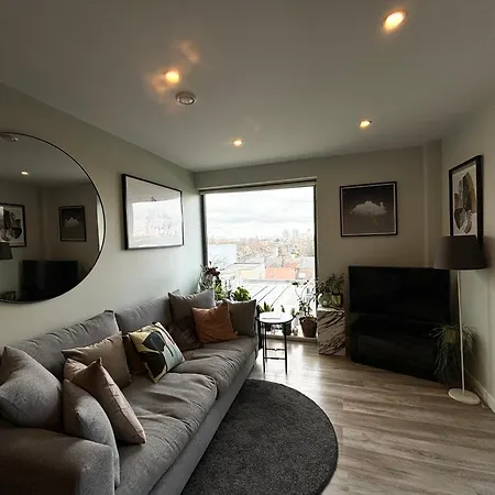 Apartment Mid-century Modern Flat With Panoramic Views London