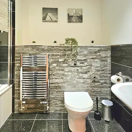 דירה Athera - Festival Quarter, Canary Wharf 2 Bed, 2 Bath With Balcony And Gym Facility לונדון