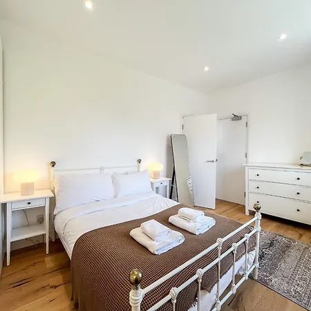 Spacious Camden D2 *