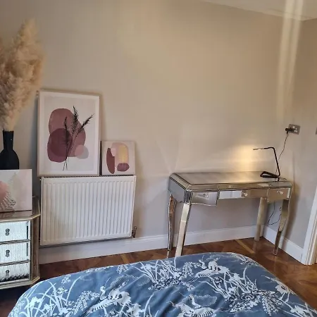 Stylish Annexe With Private Entrance, Four Persons *