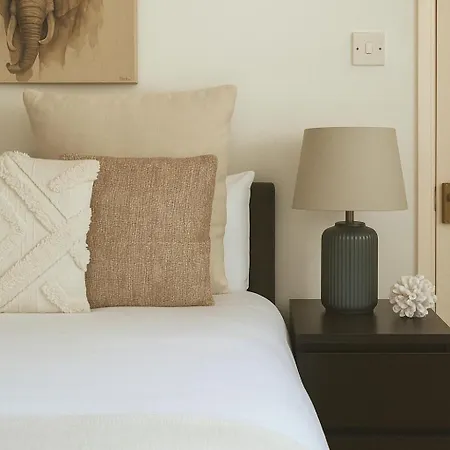 Spacious 3 Story House In Fulham Broadway Londra