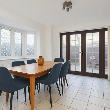 Spacious 3 Story House In Fulham Broadway Londra