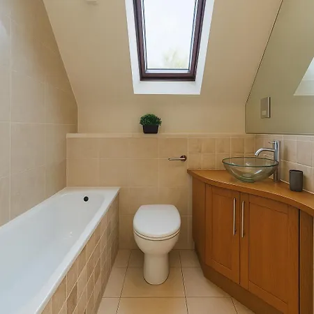 Spacious 3 Story House In Fulham Broadway * Londra