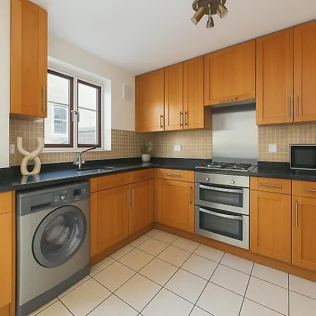Spacious 3 Story House In Fulham Broadway * Londra