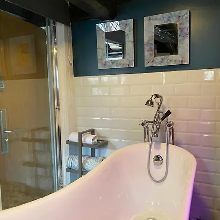 Pavilion & Lounge Bar 3*