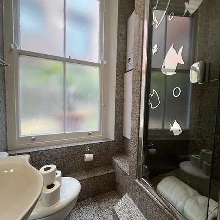 Stylish And Modern In Vibrant Soho Unbeatable Location Wdg * London