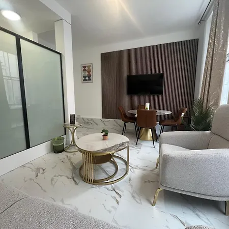Stylish And Modern In Vibrant Soho Unbeatable Location Wdg *