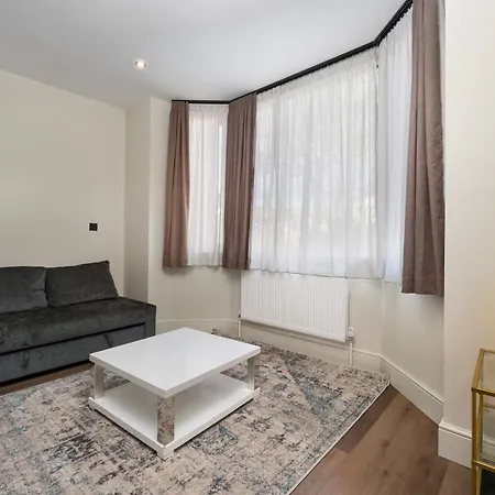 The Turrets, Willesden Apartamento
