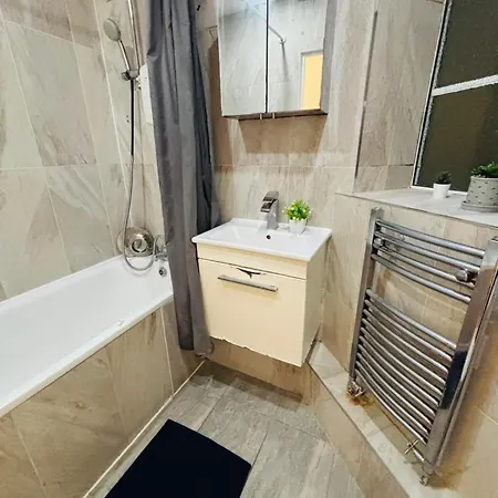 Apartment Flats, Location For Tourists, Next Tower Bridge