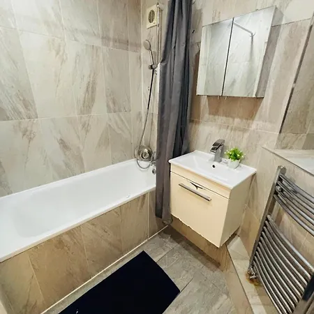Apartment Flats, Location For Tourists, Next Tower Bridge
