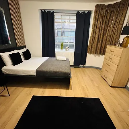 Flats, Location For Tourists, Next Tower Bridge London