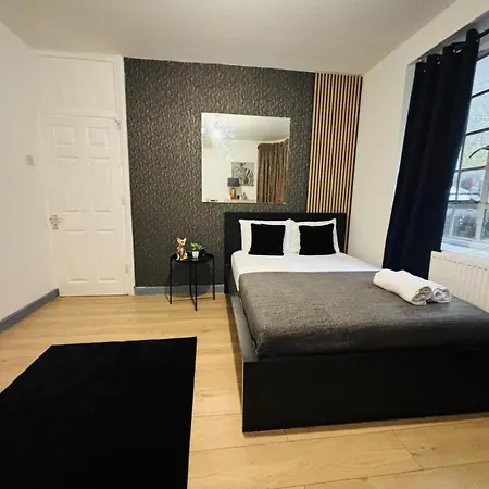 Flats, Location For Tourists, Next Tower Bridge Apartment