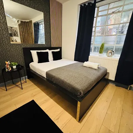 Flats, Location For Tourists, Next Tower Bridge Apartment London