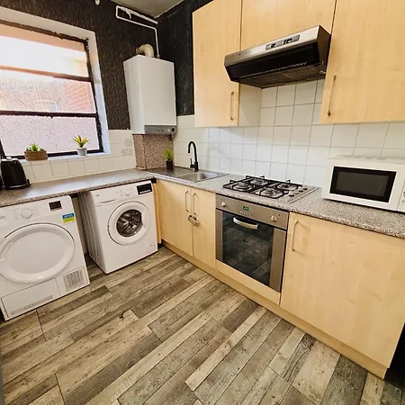 Apartment Flats, Location For Tourists, Next Tower Bridge *