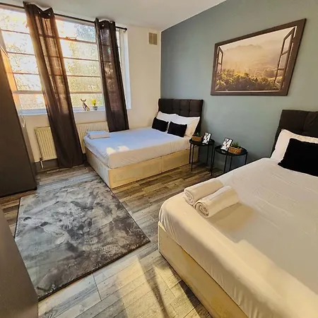Flats, Location For Tourists, Next Tower Bridge Apartment London