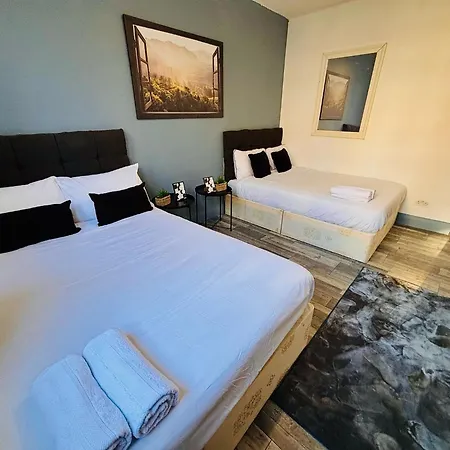 Apartment Flats, Location For Tourists, Next Tower Bridge London