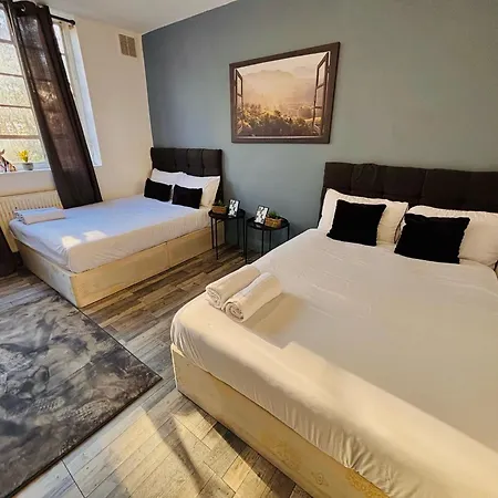 Flats, Location For Tourists, Next Tower Bridge * London