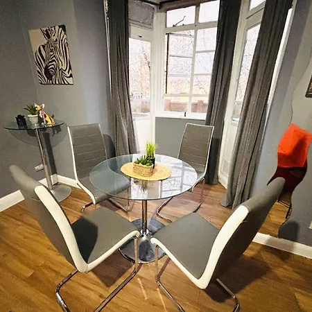 Apartment Flats, Location For Tourists, Next Tower Bridge *