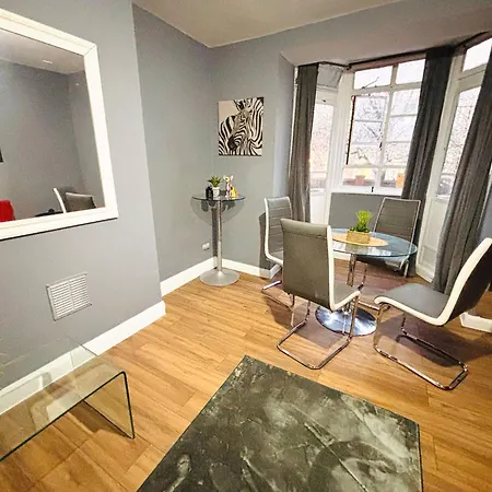 Flats, Location For Tourists, Next Tower Bridge *