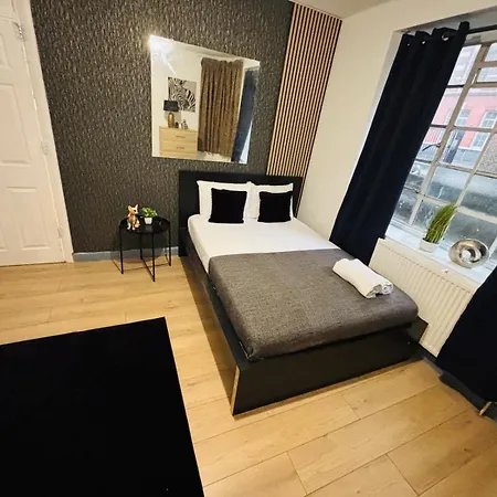 Flats, Location For Tourists, Next Tower Bridge *