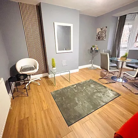 Flats, Location For Tourists, Next Tower Bridge Apartment London