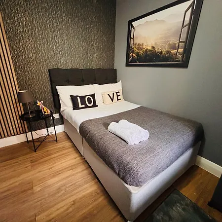 Apartment Flats, Location For Tourists, Next Tower Bridge