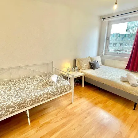 Homestay Harolds London