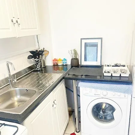 Homestay Harolds London