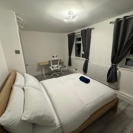 Stylish 2br, Fast Wifi With Balcony * London