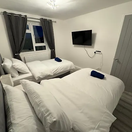 Stylish 2br, Fast Wifi With Balcony * London