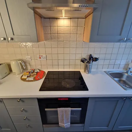 Apartment New, Refurbished Modern & Spacious 1 Bed Flat Westfield Shepherd's Bush Free Wi-fi Super King Bed *