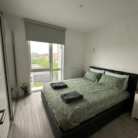 Modern In With A View Daire Croydon
