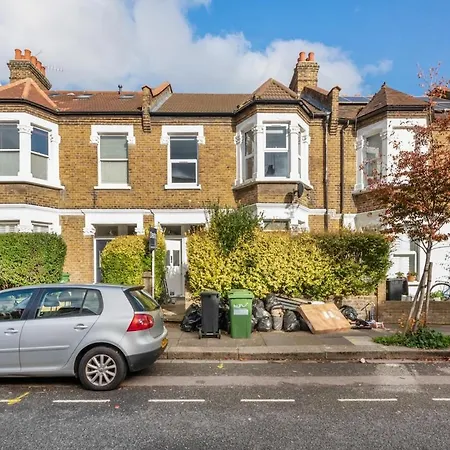 North Kensington Westfield 3 Bedroom New Deluxaprt Apartment London
