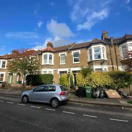 North Kensington Westfield 3 Bedroom New Deluxaprt *