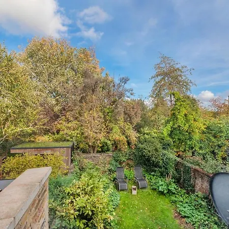 North Kensington Westfield 3 Bedroom New Deluxaprt
