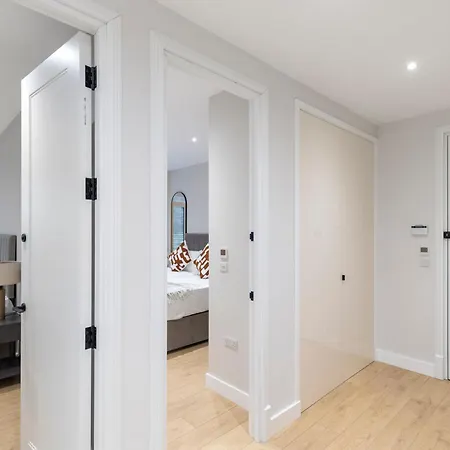 Modern 2br Sleeps 6 Spacious And Bright The Pine * London