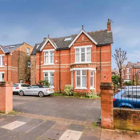 Huge Family2 Bed Sleeps 6 Ppl Acton Park Chiswick Apartment *