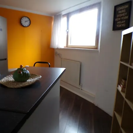 Apartment Chelsea Orange Sleeps10-petsok-parking *