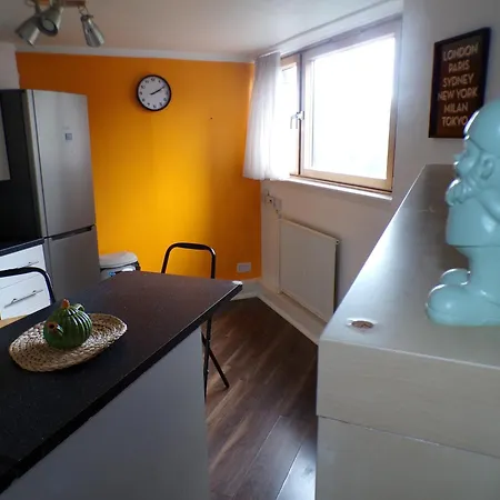 Apartment Chelsea Orange Sleeps10-petsok-parking *