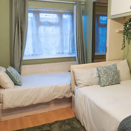 Appartement 2 Bed Flat With Driveway 10 Mins To Wembley Stadium *