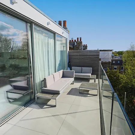 Apartment Modern Penthouse With Balcony & Views *