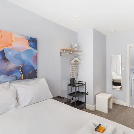 5 Bedroom Flat In Paddington *