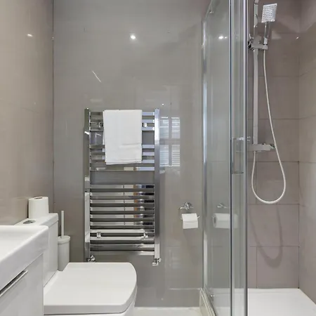 5 Bedroom Flat In Paddington *