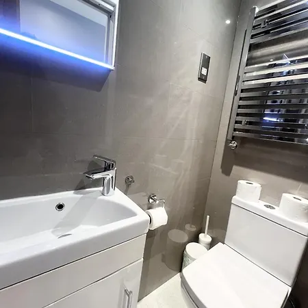 5 Bedroom Flat In Paddington Apartment *